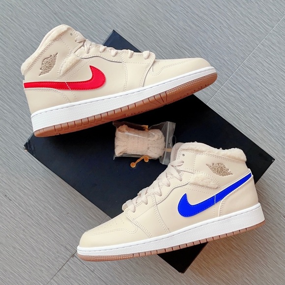 Air Jordan 1 Mid Winter ❄️⛄️Fluffy Fleece Collar - Picture 3 of 4